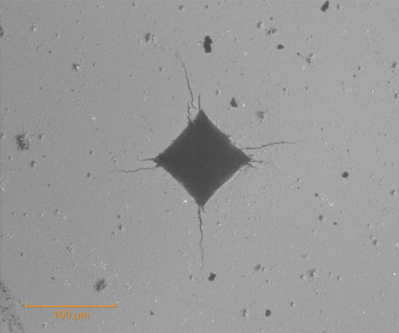 一個(gè)較差的裂紋剖面的例子如圖，如果裂紋太多或裂紋長(zhǎng)度不均勻，則不能使用硬度法來(lái)估算